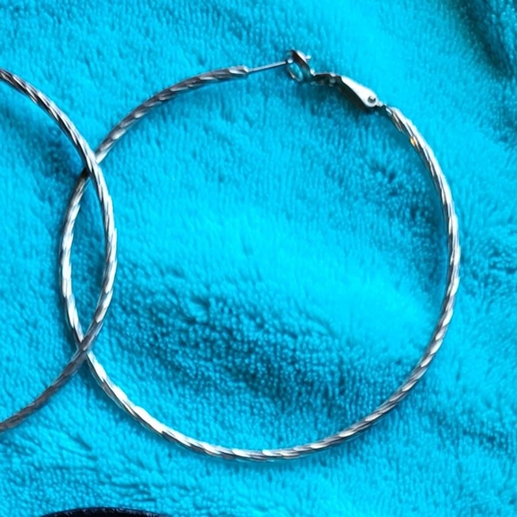Necklace & Silver Hoop set - Picture 3 of 3